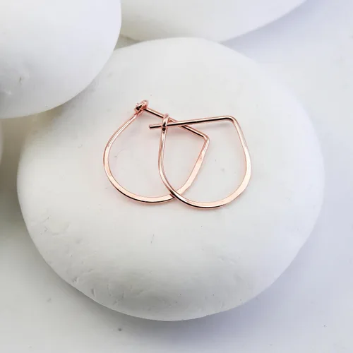 Miniatura 39 de Aretes de aro finos martillados, elegantes plata esterlina geométrica sólida, relleno de oro y relleno de oro rosa; para mujer por Lotus Stone