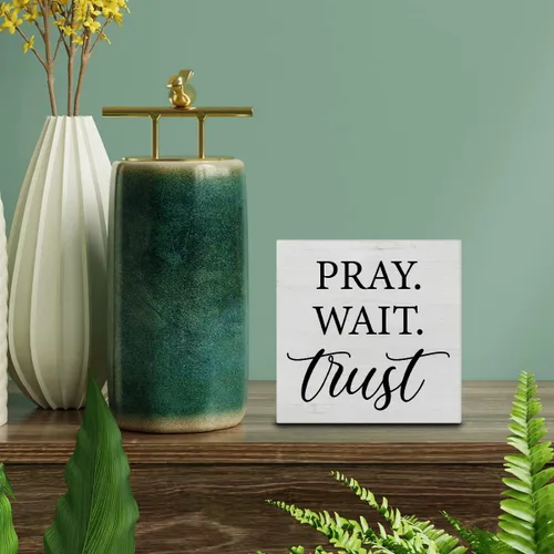 Miniatura 3 de Inspiration - Cartel de madera cristiana para decoración de escritorio, con texto en inglés "Pray Wait Trust", caja de madera rústica