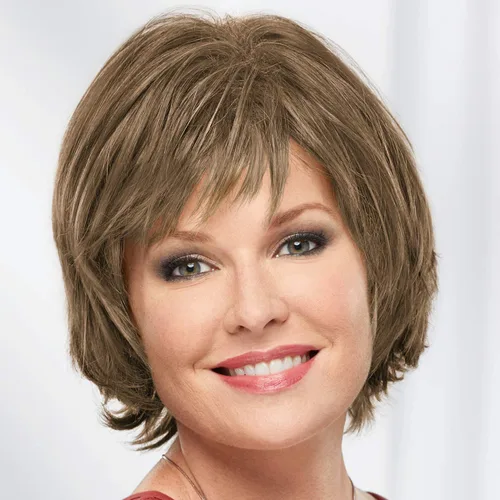 Paula Young Meg Whisperlite Peluca moderna en capas, corte Bob barrido lateral, estilo recto con extremos emplumados, más de 30 tonos multitonales