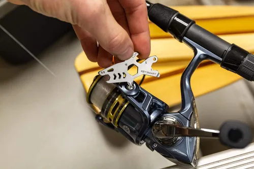 Miniatura 3 de KeySmart AllTul Shark - Multiherramienta llavero multiusos 4 en 1 para llevar todos los días con abridor de botellas, llave inglesa, punta Phillips