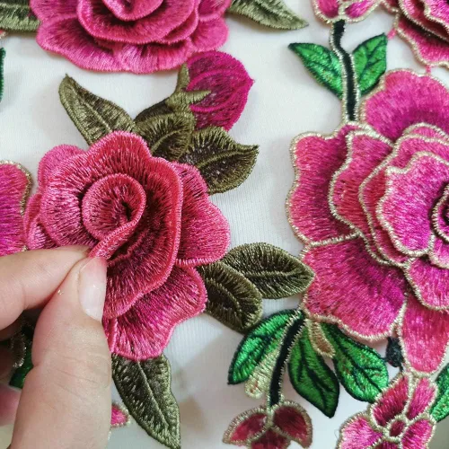 Miniatura 2 de 4 piezas de bordado de flores rosas para coser en parche vestido sombrero bolsa jeans apliques manualidades accesorios de ropa DIY (rojo rosa)