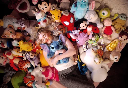 Miniatura 6 de Disney Store Peluche oficial de Pua, Moana, mediano de 13 pulgadas, personaje icónico de peluche con ojos bordados y características de felpa suave