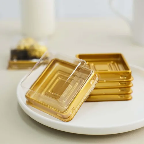 Miniatura 2 de Efavormart - Paquete de 50 recipientes de plástico para cupcakes de 3 pulgadas, color dorado y transparente, cajas cuadradas para fiestas, soporte