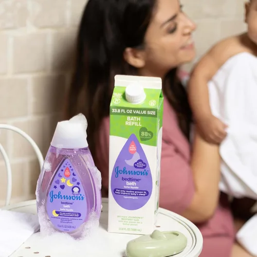 Miniatura 3 de Johnson's Baño para bebé con aromas naturales relajantes y relajantes, hipoalergénico, suave y sin desgarros, esencial para el baño nocturno