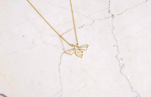 Miniatura 7 de La Menagerie Bee Gold Origami Jewelry - Collar de cadena geométrica de oro - Collar de oro chapado de 18 quilates para mujeres y niñas - Elegante