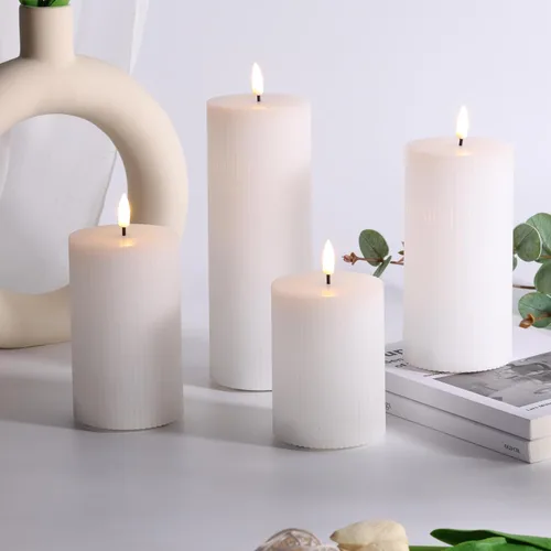Miniatura 5 de Velas de pilar sin llama acanaladas blancas con control remoto, juego de 4 velas LED parpadeantes con parte superior plana, 3 pulgadas de alto, 4