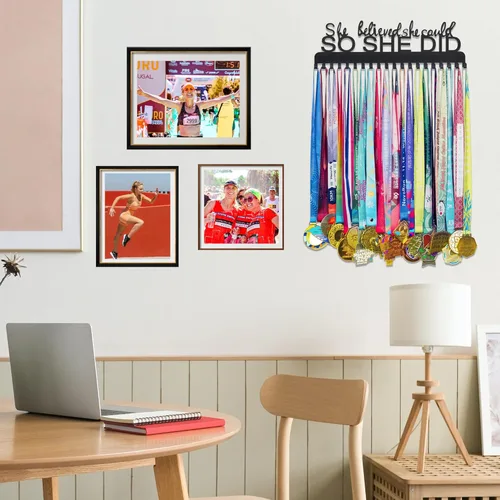 Miniatura 4 de Goutoports Exhibidor Colgador de Medallas - She Believed She Could She Did - Colgador de Pared Personalizado para Medallas de Corredor de Carreras