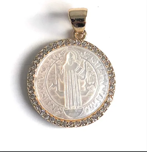 Miniatura 3 de Hermosa cadena de madreperla Medalla San Benito chapado en oro de 18 quilates de 17 pulgadas