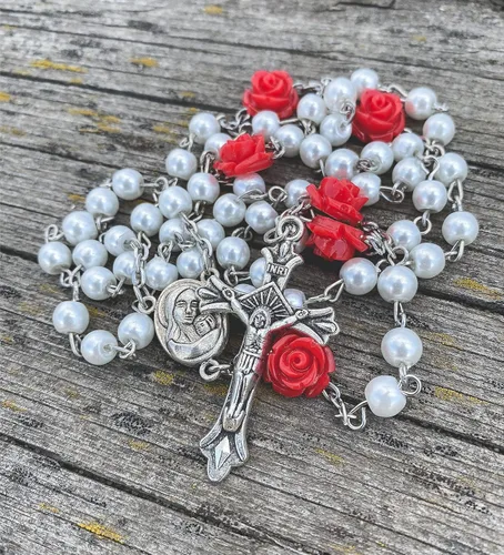 Miniatura 3 de Perlas blancas Collar de Rosario Católico Nuestra Rosa Flores Rojas Centro de la Medalla y Cruz