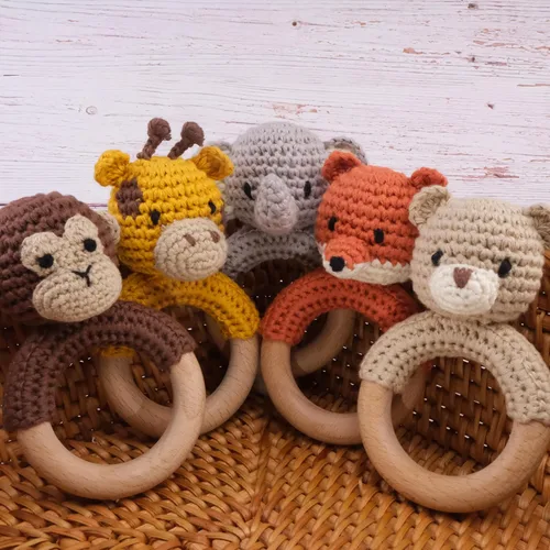 Miniatura 4 de Joliecraft Juguetes Sonajeros de Madera de Animales de Safari para Bebé, Sonajero de Ganchillo Relleno con Anillo Mordedor para Recién Nacido, Oso