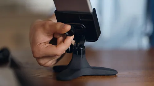 Miniatura 5 de WeatherTech DeskFone - Soporte universal para teléfono celular de escritorio (pomos metálicos color oro rosa)