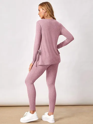 Miniatura 2 de OYOANGLE Conjunto de camiseta de maternidad con cuello redondo y nudo lateral para mujer