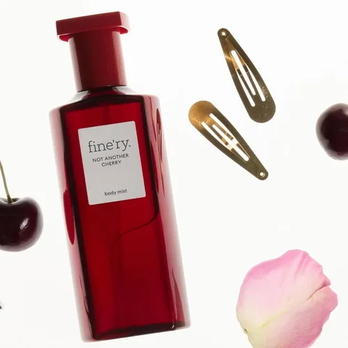 Miniatura 3 de Fine'ry Body Mist Set de regalo Gourmand Fragancia Spray Trio Aromas de cereza, pistacho y vainilla Bruma de perfume para cabello y cuerpo