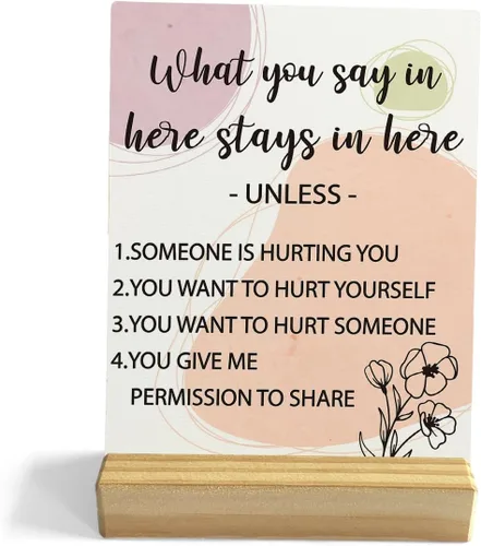Placa decorativa de madera con soporte de madera, con texto en inglés "What You Say in Here Stay in Here" (What You Say in Here Stay in Here)