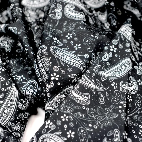 Miniatura 2 de Rose Flavor The Yard - Tela de mezcla de poliéster ligera con estampado de cachemira para coser y manualidades (suelo negro, 1 yarda)