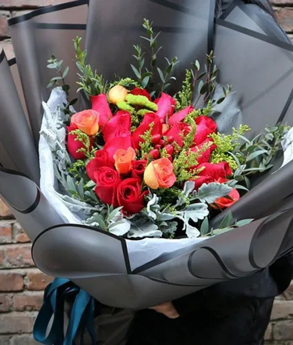 Miniatura 3 de Corkwaw 20 piezas de papel de regalo de borde negro para ramo del día de San Valentín, papel de embalaje de regalo floral impermeable de 23 x 23
