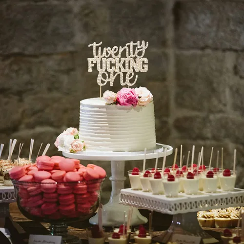 Miniatura 7 de LINGTEER Veintiún divertidos adornos dorados para tartas con diamantes de imitación – Saludos a los 21 años de edad, decoración de centros de mesa