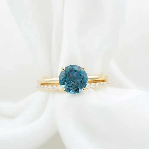 Miniatura 2 de Juego de anillos de boda solitario de topacio azul Londres de 2 quilates con moissanita, topacio y moissanita, juego de anillos de novia de topacio