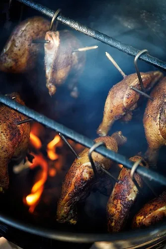 Miniatura 4 de Pit Barrel Cooker Paquete Clásico - Ahumador de Tambor de 18.5 Pulgadas Parrilla de Barbacoa de Acero Recubierto de Porcelana Incluye 8 Ganchos