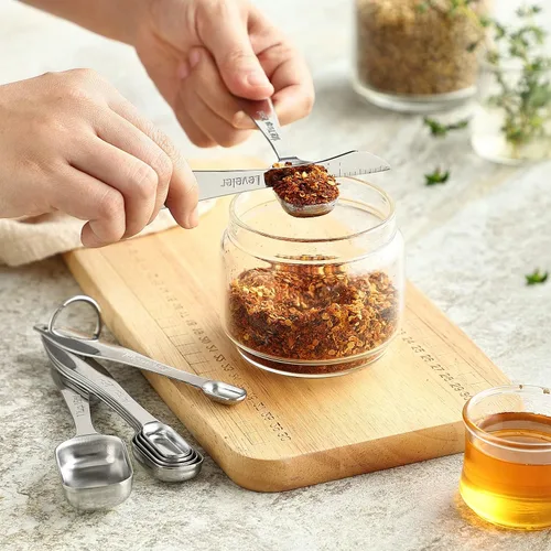 Miniatura 9 de Spring Chef Juego de 8 cucharas medidoras de acero inoxidable con nivelador, cucharadita de metal y cucharadas medidoras para ingredientes secos