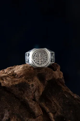 Miniatura 4 de Anillo de protección de demonio con cruz de exorcismo de San Benito, anillo de amuleto de plata, regalo para hombres, graduación universitaria