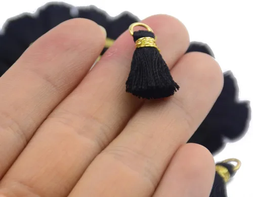 Miniatura 3 de 50 piezas de 0.8 pulgadas (0.8 in) mini borla suave hecha a mano de hilo sedoso con anillo de salto dorado dorado para mujer, aretes para hacer
