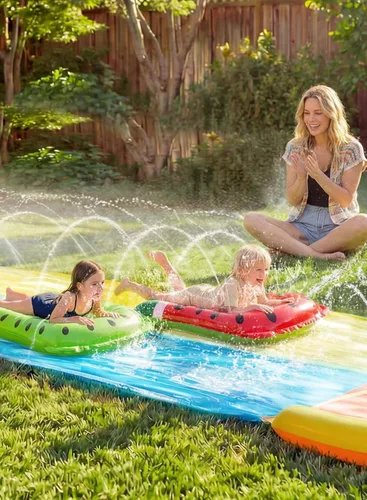 Miniatura 7 de Sloosh Toboganes acuáticos con 2 tablas inflables, tobogán de agua de doble carril de 22.5 pies con rociadores avanzados, juguete de verano
