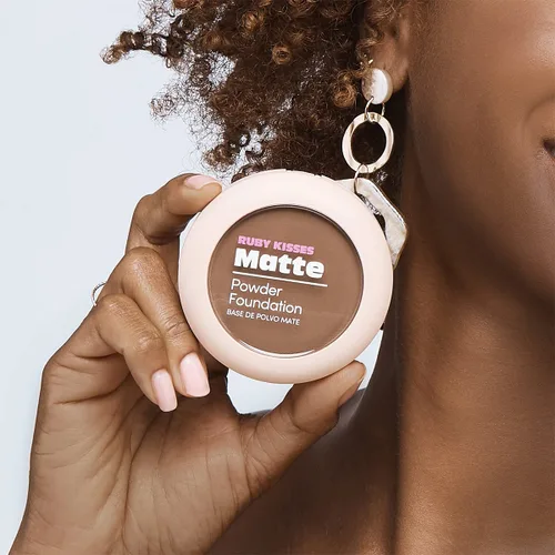 Miniatura 4 de Ruby Kisses Base en polvo, cobertura completa, base mate, maquillaje facial de larga duración, 0.35 onzas (coñac)