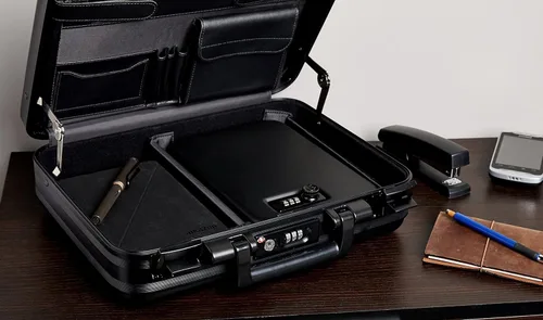 Miniatura 2 de Amazon Basics Caja fuerte de seguridad portátil con cerradura, caja fuerte pequeña con código, para dormitorio universitario, hogar, cerradura