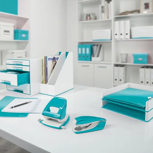 Miniatura 9 de Leitz Tijeras de titanio, para diestros o zurdos (ambidiestros), 2.6 x 0.6 x 5.9 in, papelería de oficina, mango ergonómico, rango WOW, azul hielo