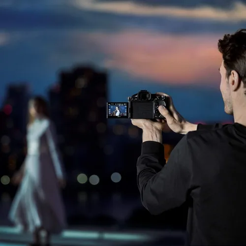 Miniatura 8 de Sony a7s III ILCE-7SM3/B - Cámara digital sin espejo con sensor de imagen de fotograma completo de 1.378 in, doble batería, incluye funda