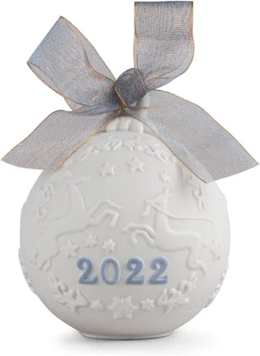 LLADRÓ Bola de Navidad 2022 Azul. Adorno decorativo en porcelana mate con detalles azules. Bola de Navidad de porcelana