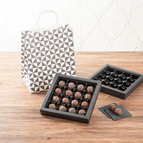 Miniatura 7 de Restaurantware Sweet Vision Cajas cuadradas de dulces de 9.1 x 9.1 x 1.6 pulgadas, 100 cajas de regalo desechables para panadería, 16 compartimentos