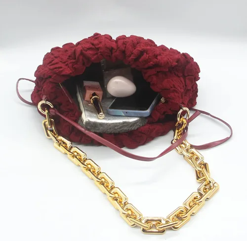 Miniatura 4 de NAARIIAN Bolso de dumpling para mujer diseño fruncido en forma de nube bolso de hombro con cadena gruesa de piel sintética