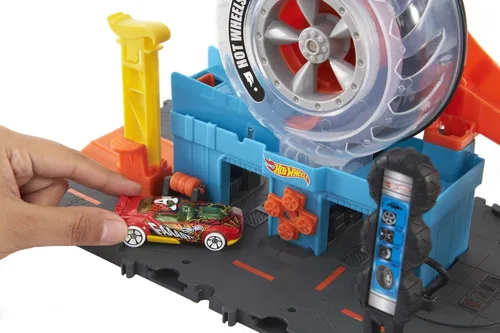 Miniatura 5 de Hot Wheels City Super Twist Tire Shop - Juego de tienda de neumáticos con giro de llave para hacer viajar los autos a través de los neumáticos