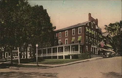 Middlebury Inn and Porter House, Vermont's Finest Colonial Inn VT Original Antique Postcard