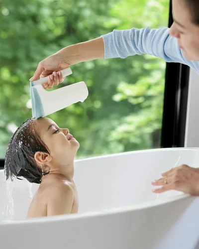 Miniatura 2 de Skip Hop Taza de Enjuague para Bañera de Bebé Ola Enjuague en Cascada Sin Lágrimas Blanco