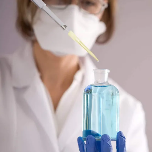 Miniatura 5 de OIIKI Puntas de pipeta de 200 ul, 1000 puntas universales de pipeta líquida, amarillo transparente, sin ADNasa/RNasa, pipetas de transferencia