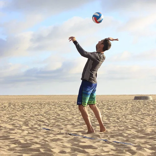 Miniatura 5 de GoSports Pelotas de voleibol recreativas de tacto suave - Individual o paquete de 6 - Tamaño reglamentario para juego en interiores o exteriores - 6