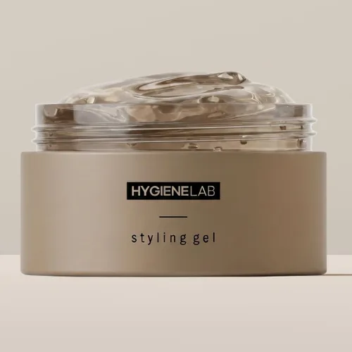 Gel para Cabello de Hombre HygieneLab - Verificado por EWG, Fuerte Sujeción, Acabado Mate, Textura Ligera, Aroma a Cedro Flotante, Fórmula Limpia No