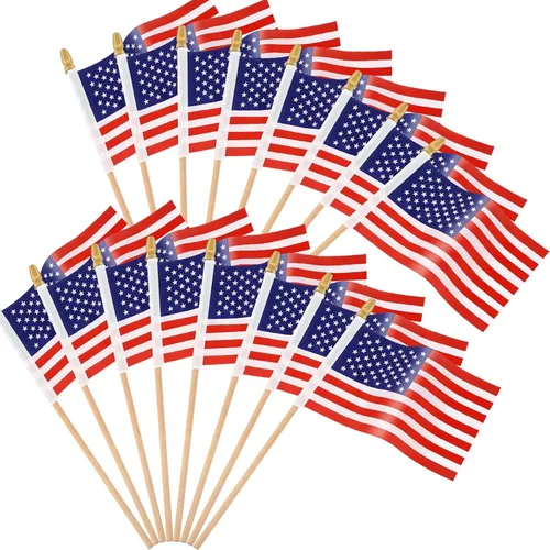 AUGSHY Banderas pequeñas de mano estadounidenses, paquete de 22 banderas americanas pequeñas en palo, bandera estadounidense en palo de 5 x 8