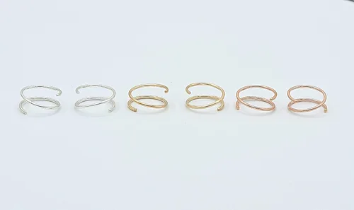 Miniatura 7 de Aretes de aro dobles pequeños de oro de 14 quilates para piercing individual Aretes de cartílago en espiral Aretes de doble piercing para mujer