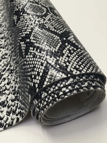 Miniatura 6 de Fabric Empire Tela de Vinilo con Textura en Relieve Serpiente de Cascabel Cuero Sintético Falso / 54" de Ancho / Vendido por Yarda (Rojo Rubí)