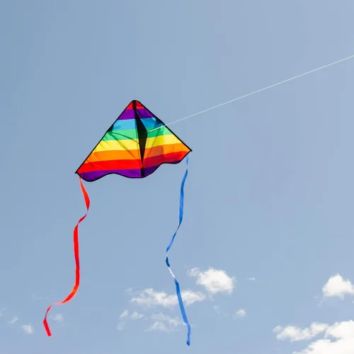 Miniatura 3 de In the Breeze Cometa Delta Rainbow Stripe, 30 pulgadas