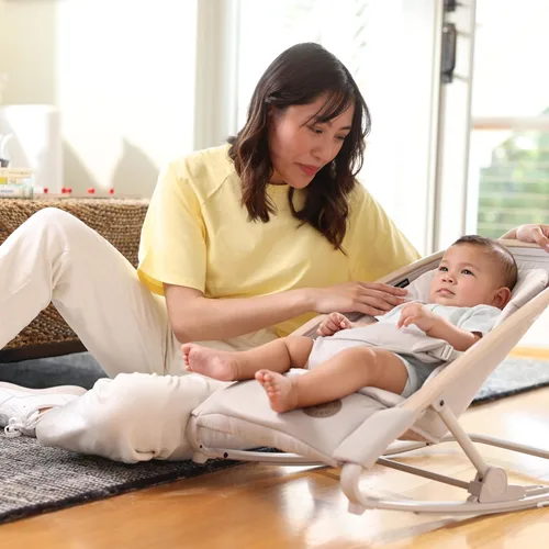Miniatura 9 de Maxi-Cosi Kori - Asiento mecedor de bebé 2 en 1 para bebés, silla mecedora de bebé, portátil para bebés, grafito clásico