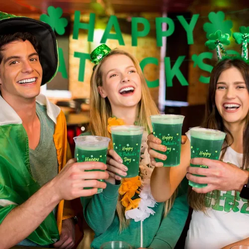 Miniatura 6 de Paquete de celebración del Día de San Patricio, 60 vasos de plástico con temática irlandesa de 12 onzas con diseño de trébol de la suerte