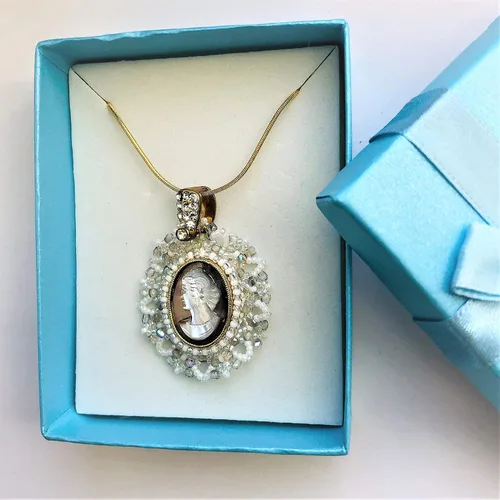 Miniatura 3 de Genuine Mother of Pearl Cameo Pendant Bridal Necklace Wedding Statement Beadwoven Jewelry Gold Filled Chain