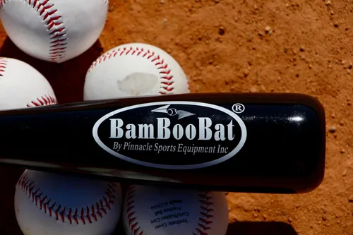 Miniatura 4 de BamBooBat de PINNACLE SPORTS EQUIPMENT INC. - Bate de béisbol y sóftbol de madera de una mano para adultos - 45,7 cm o 53,3 cm Mango blanco/barril