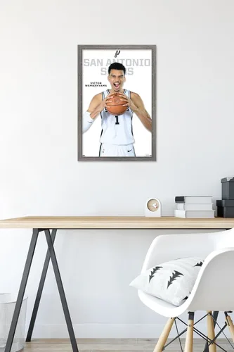 Miniatura 6 de Trends International NBA San Antonio Spurs - Póster de pared de Victor Wembanyama Feature Series 23, 22.4 pulgadas de largo x 14.7 pulgadas, versión