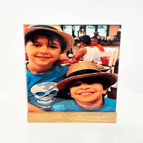 Miniatura 3 de Artblox Impresiones fotográficas personalizadas en vidrio acrílico y soporte de madera de teca (6 x 6 pulgadas) Convierte las fotos
